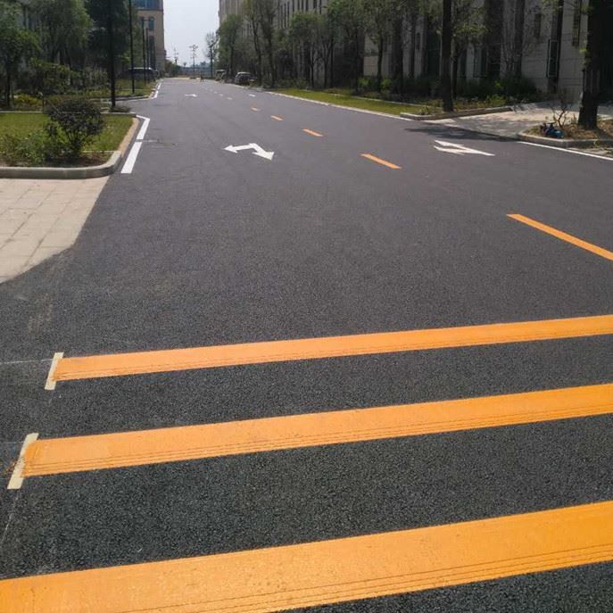 Iyatọ laarin kun ati Road Paint